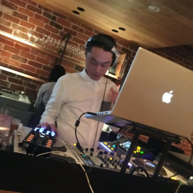 DJ TOZAWA