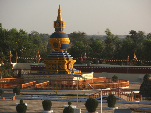 南インドに再建されたガンデン寺チャンツェ学堂の仏塔